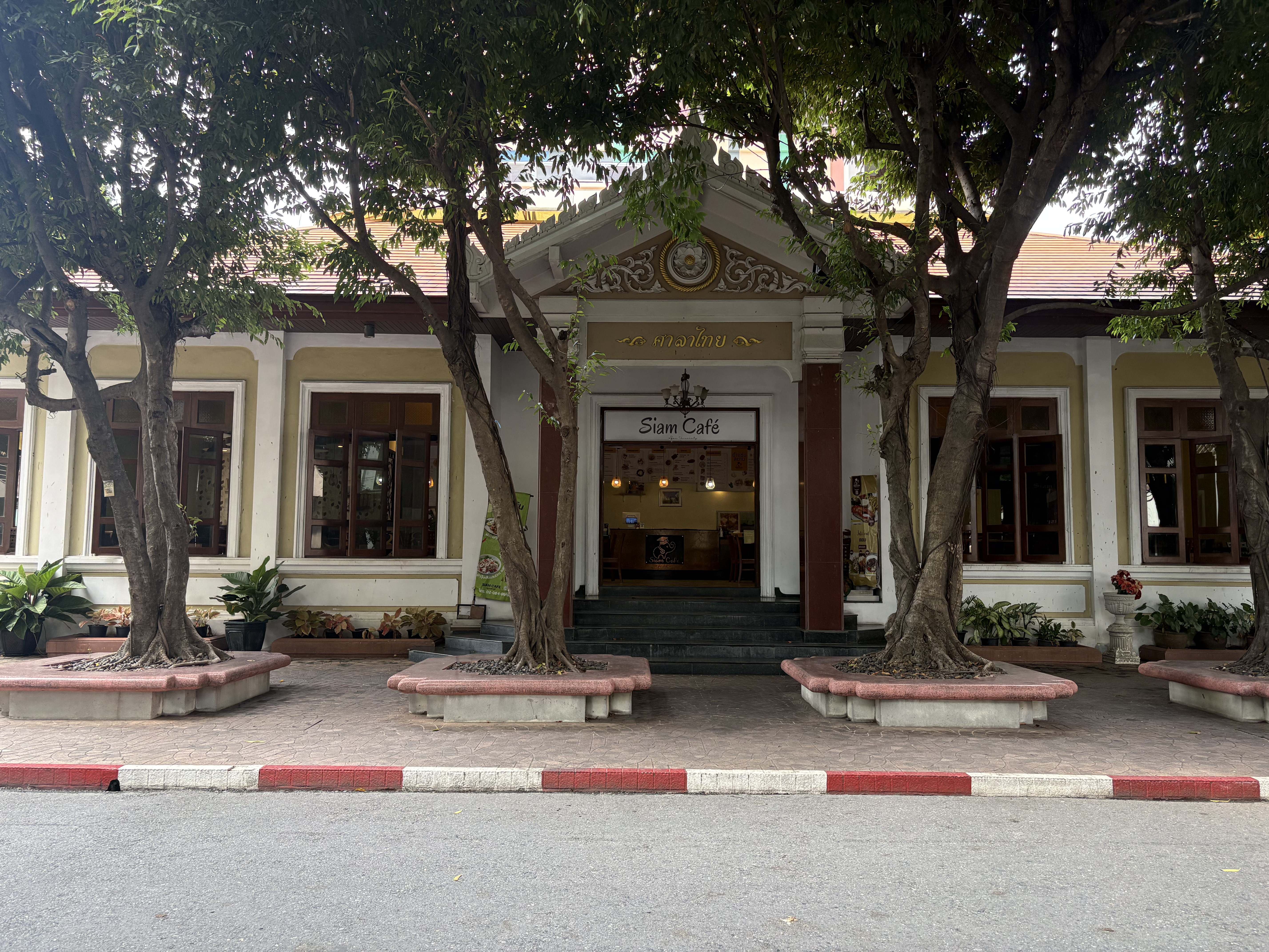โรงอาหารศาลาไทย